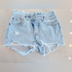 Levi’s short bleu size 24